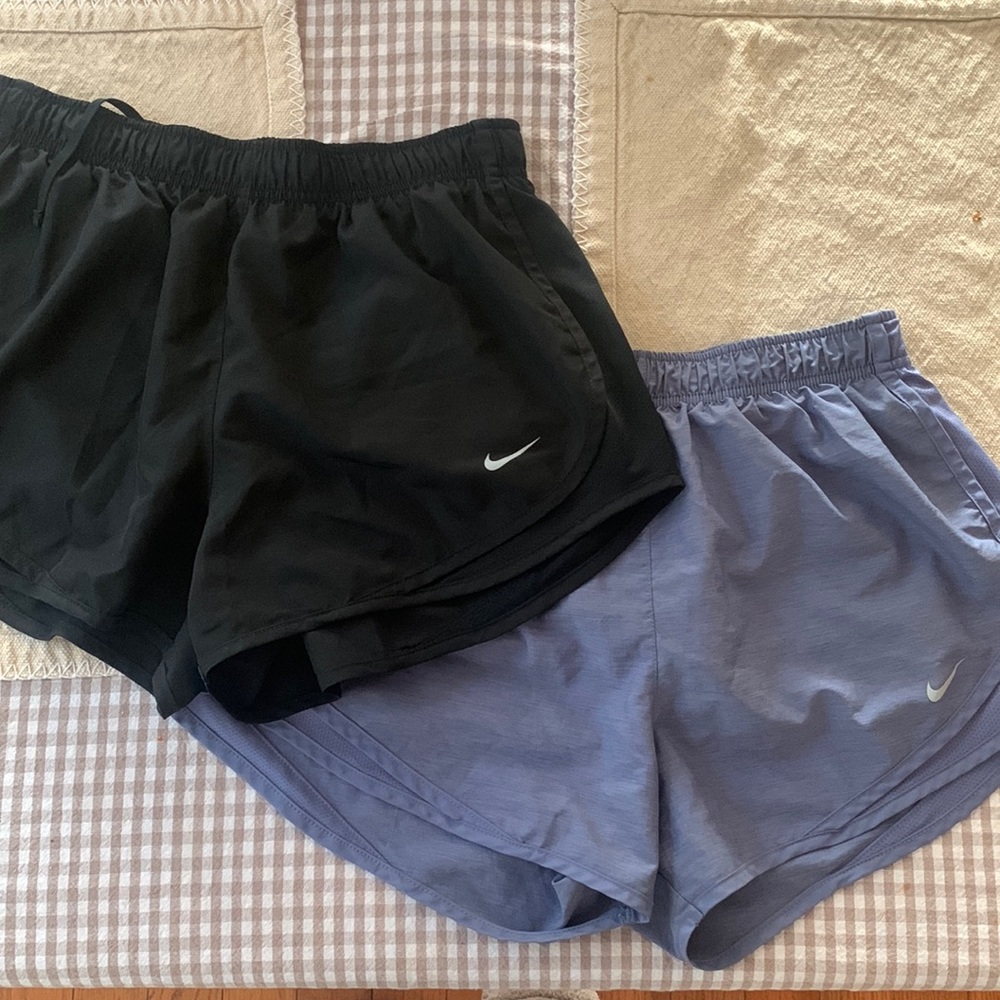 NIKE WOMENS DRIFIT RUNNING SHORTS
